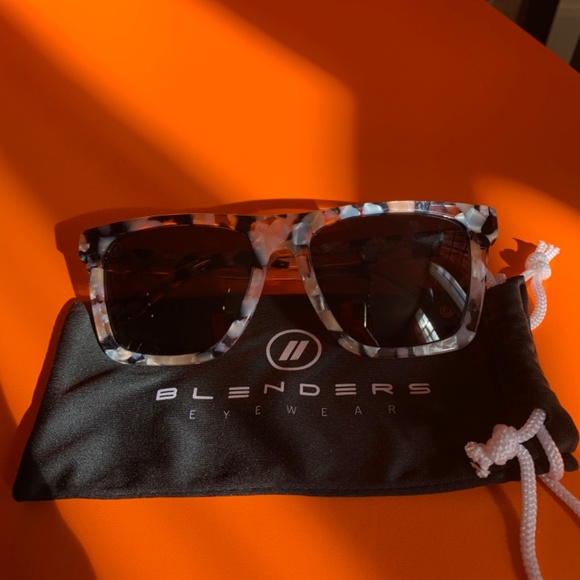 Blenders “Native Charm” sunglasses - Picture 3 of 4